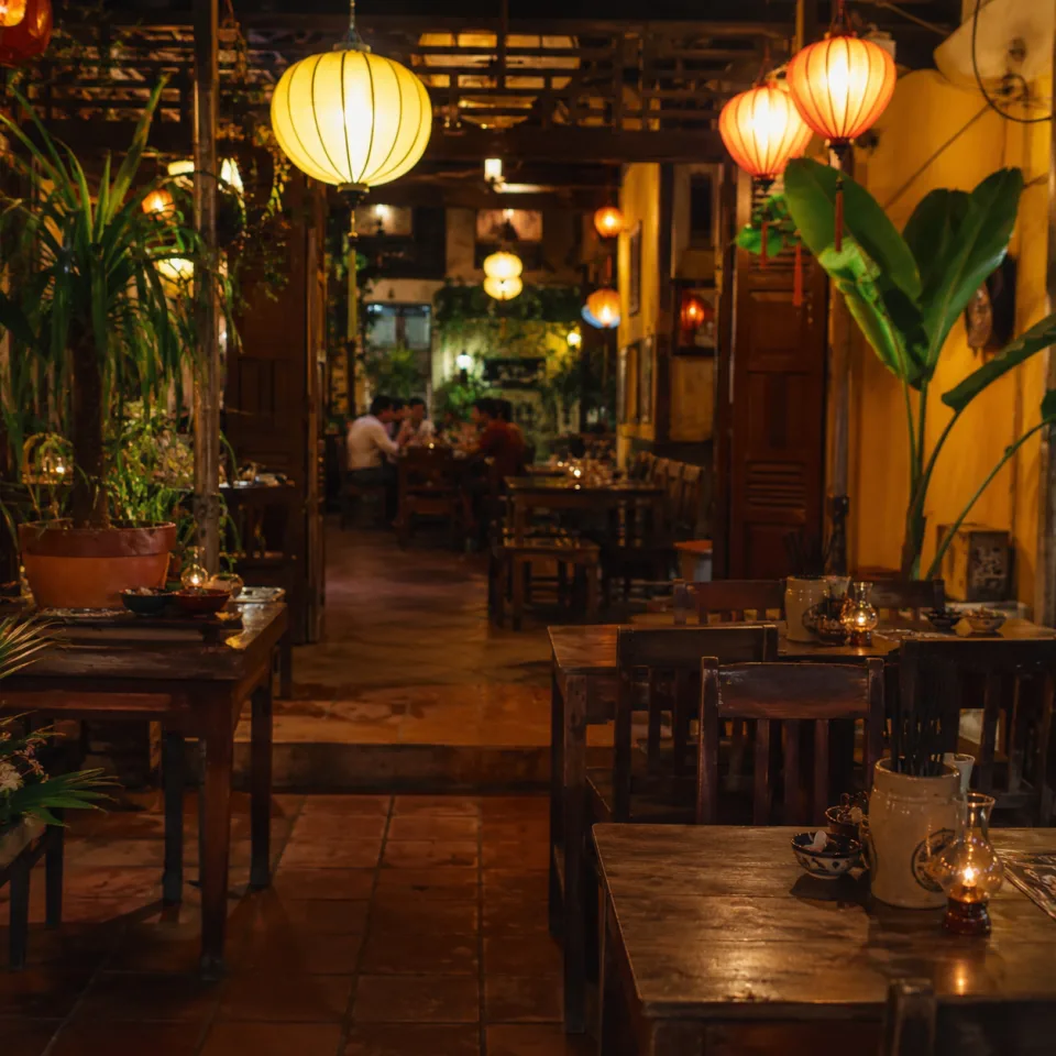 Bàn ăn tại Nguyễn Thị Kim Thoa